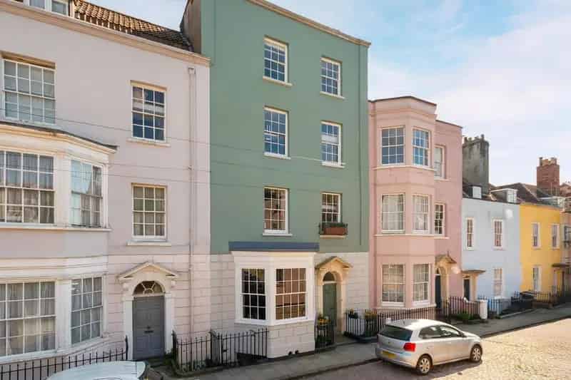 6 Bedroom Townhouse for Sale