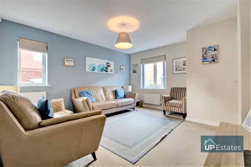 3 Bedroom Semi-Detached House to Rent