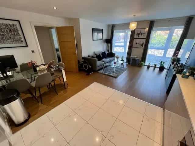 2 Bed Furnished Apartment Shirley Zero Deposit Available