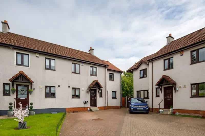 3 Bedroom Semi Detached Villa For Sale