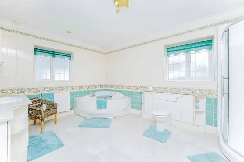 3 Bedroom Detached House Near Amenities
