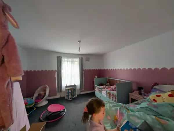 Large 4 Bed House New Decor and Flooring Family Bathroom Garage Parking