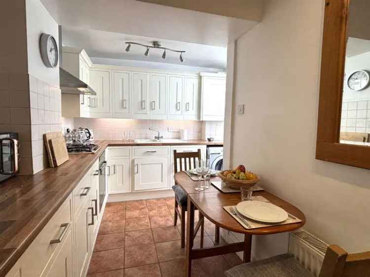 2 Bedroom Flat for Sale with Private Terrace and Short-Term Letting Consent