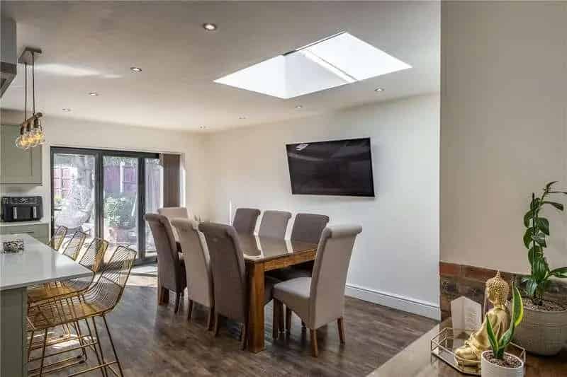 4 Bed House for Sale - Ultrafast Broadband & Off-Street Parking