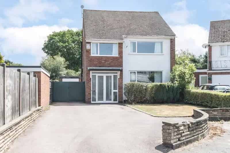 3 Bedroom Semi-Detached House for Sale in Hall Green Birmingham