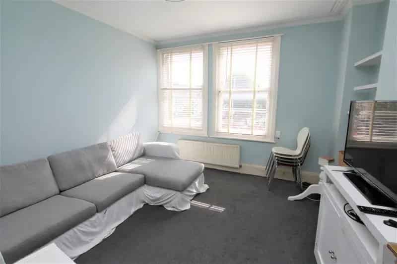 Two Double Bedroom Flat Portslade High Street Close to Station
