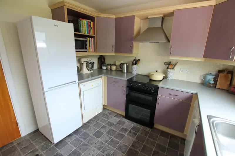 2 Bed Flat Huntly Modern Ground Floor Apartment Allocated Parking