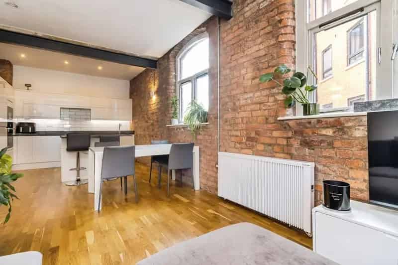 2 Bedroom Flat for Sale Manchester M1 - Canal-Side Loft Apartment
