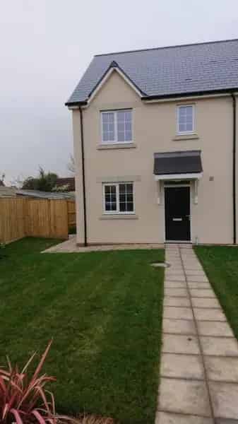 4 Year Old Semi Detached House Two Parking Spaces Lovely Area