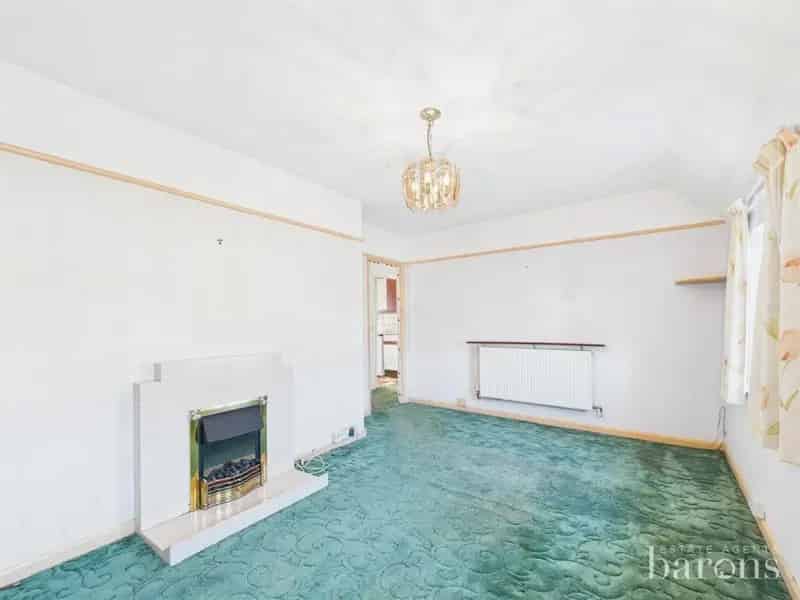 2 Bedroom Maisonette for Sale No Onward Chain