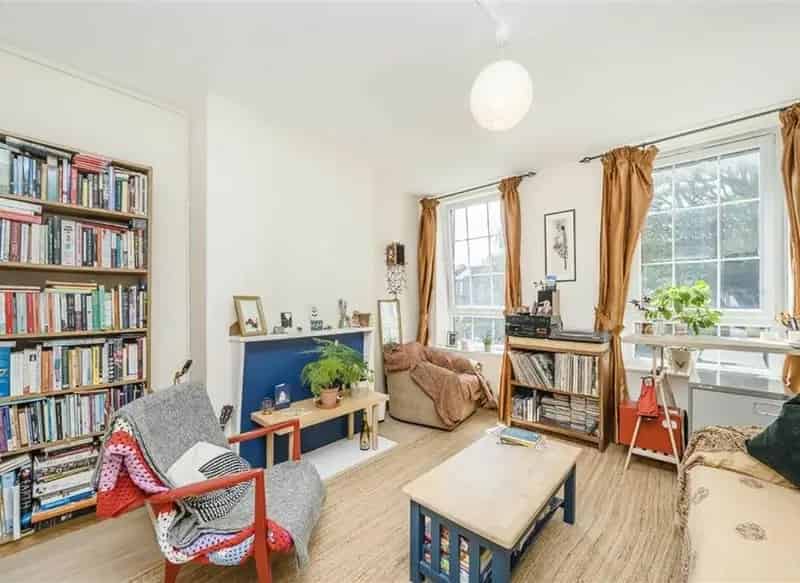 One Bedroom Flat High Ceilings Large Sash Windows Ample Storage Chain Free