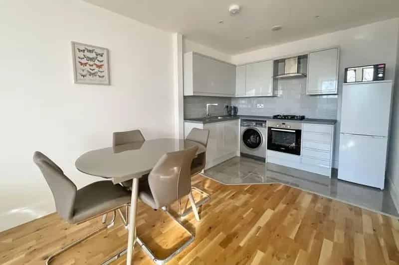 1 Bed Flat for Sale near Fleet Station Hampshire