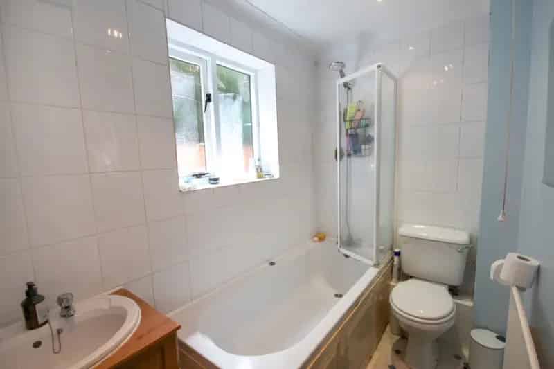 1 Bedroom Flat For Sale Near Arbury Road