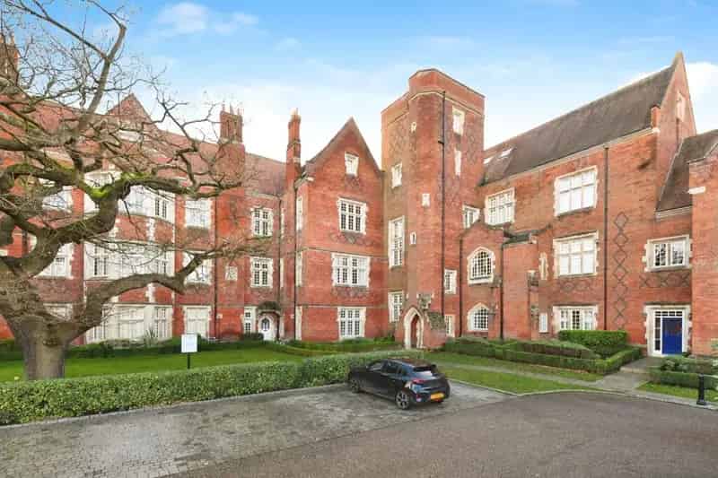 1 Bedroom Flat Zero Deposit Available City Views Parking