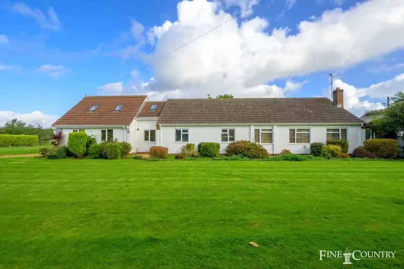 10.3 Acre Equestrian Property with 5 Bed House and 2 Bed Annex