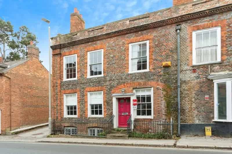 Four Bedroom Grade II Listed Period Property Buckingham