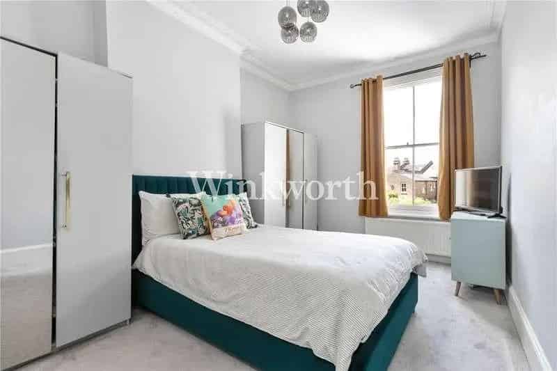 2 bed flat for sale
