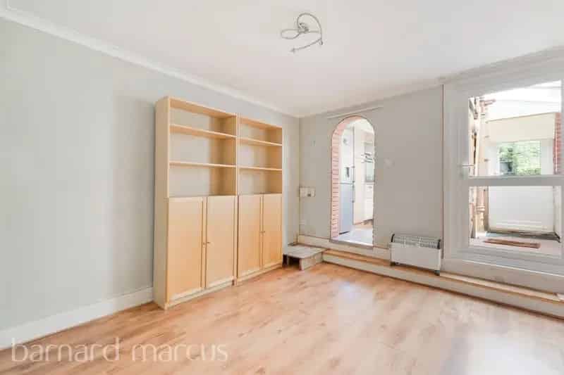Renovation Potential: 2-Bed House on Godstone Road