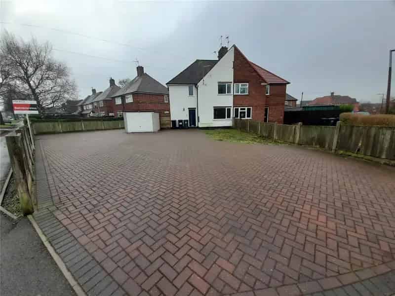 3 Bed Semi-Detached House Modern Kitchen Garage Parking No Upward Chain