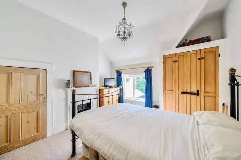 3 Bed House for Sale in Pirbright