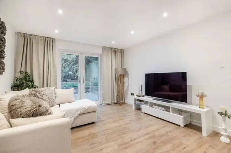 4 Bedroom Semi-Detached House for Sale Byres Road Glasgow