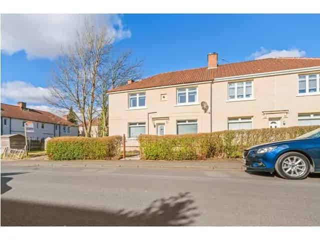 2 Bedroom Flat for Sale Superb Condition Private Garden