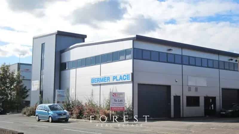 1342 sq ft Office Space Near M1 & M25 Motorways