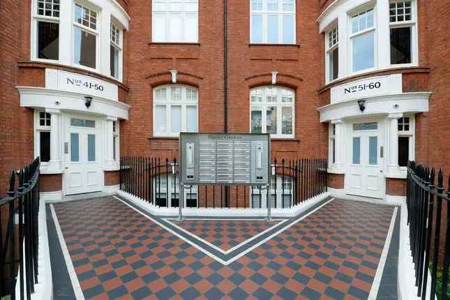 Flat to rent in Hamlet Gardens, Ravenscourt Park, London W6