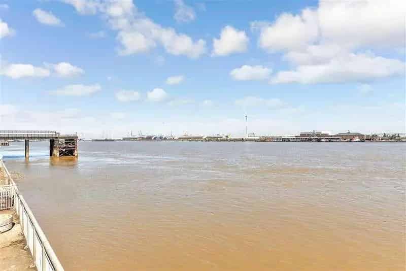 1 Bed Flat for Sale Near River and Train Station