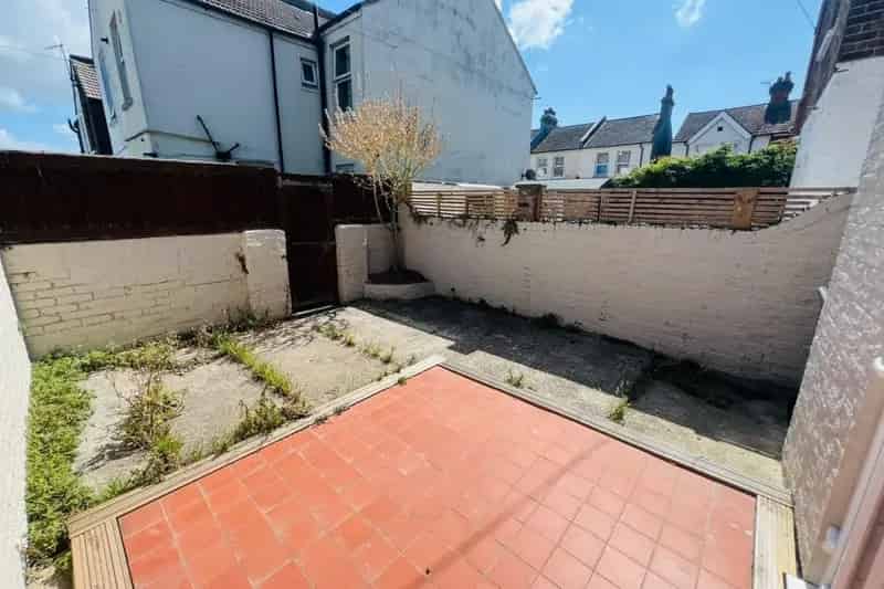 3 Bedroom House Eastbourne Seaside Area Newly Renovated