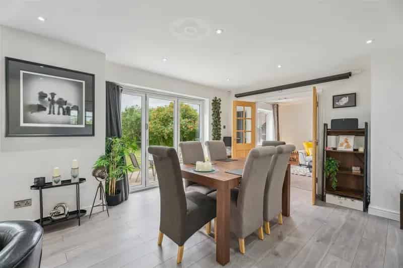6 Bedroom Detached House Tudor Gardens Stony Stratford