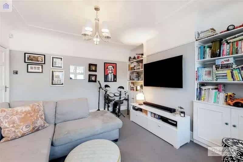 5 Bed Semi-Detached House for Sale