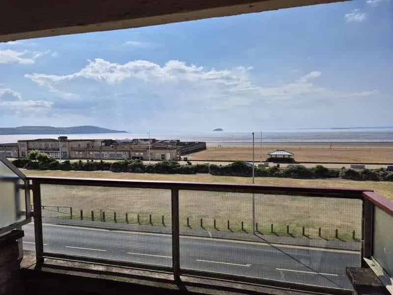 3 bed flat for sale