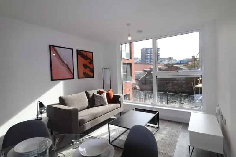 2 Bedroom Apartment to Rent Canal Views Furnished