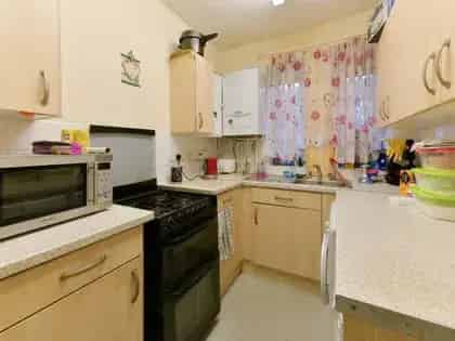 1 Room in 3-Bedroom Apartment near Burgess Park London