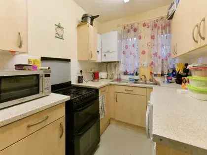1 Room in 3-Bedroom Apartment near Burgess Park London