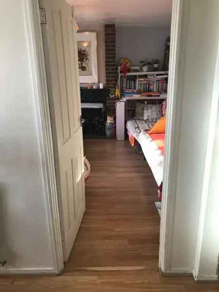 Flat For Rent in Mole Valley, England