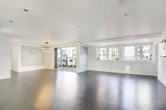 Spacious 4-Bed Apartment near Paddington Station