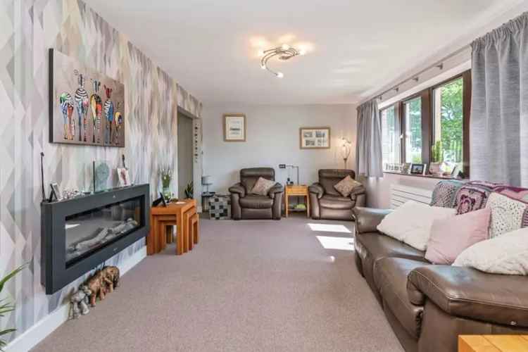 Modern 4-Bedroom Detached House in Upperthong Near Holmfirth