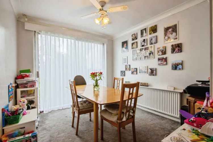 Family Home 4 Bedrooms 2 Bathrooms Garage Driveway Large Garden