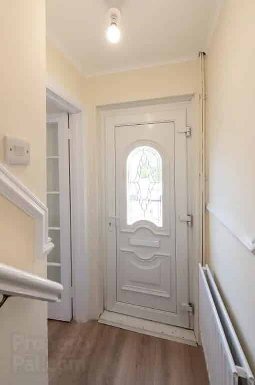 Renovated 3 Bed Mid Terrace Home - Modern Kitchen & Shower Room