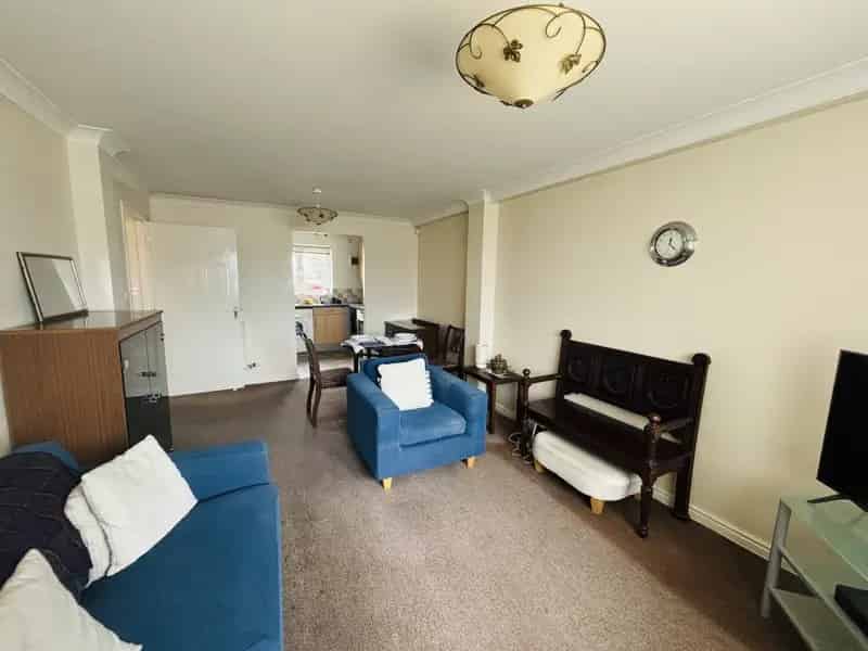 2 bedroom flat