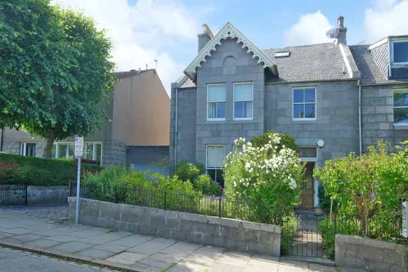3 Public 5 Bedroom Family Home in Ferryhill Aberdeen