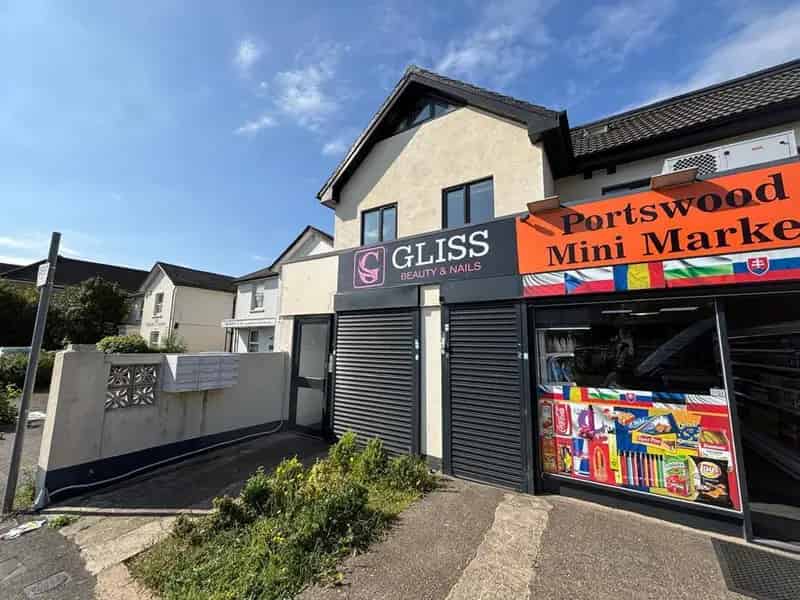 Beauty Salon Commercial Property To Let