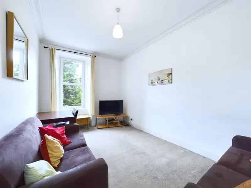 4 Bedroom Apartment to Rent in Meadowbank Edinburgh