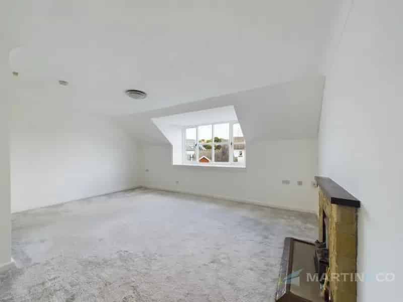 2 Bedroom Retirement Flat City Centre River Views Allocated Parking