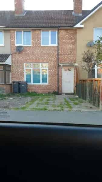 Lovely 2 Bed House Near Schools and Shops