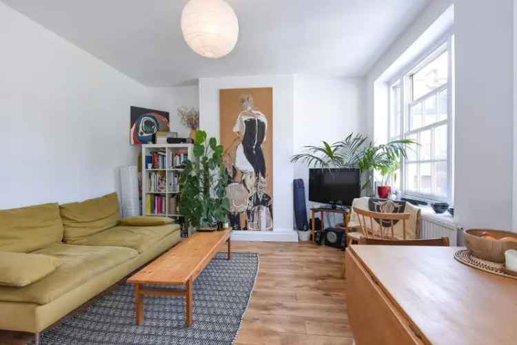 Spacious Flat Near Upper Street Angel and Highbury Islington Stations