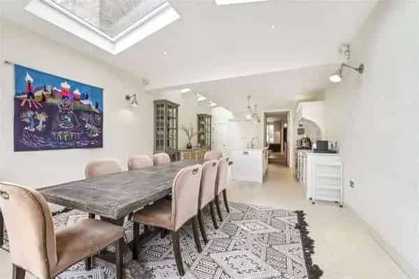 Stunning Renovated House in Fulham with Modern Amenities and Family-Friendly Layout