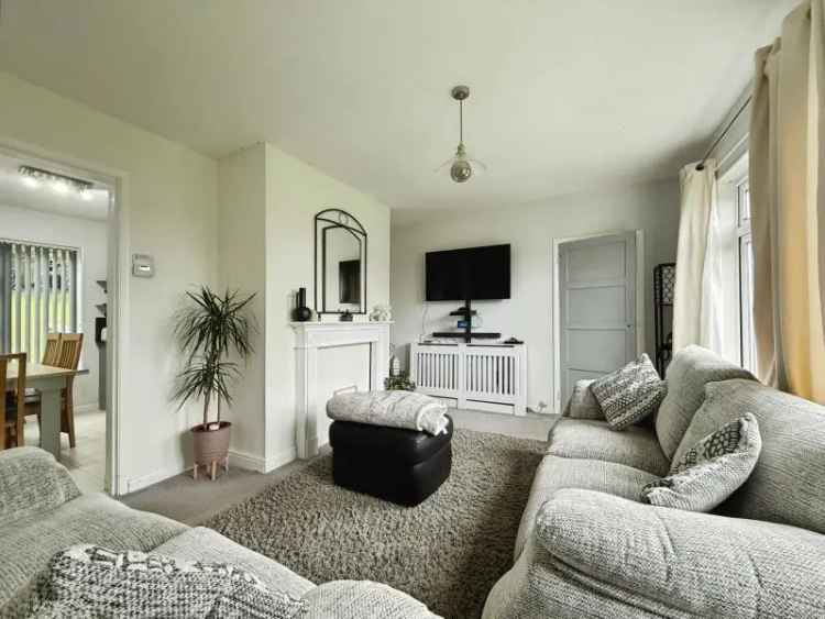 3 Bedroom Semi-Detached House Lawrence Weston
